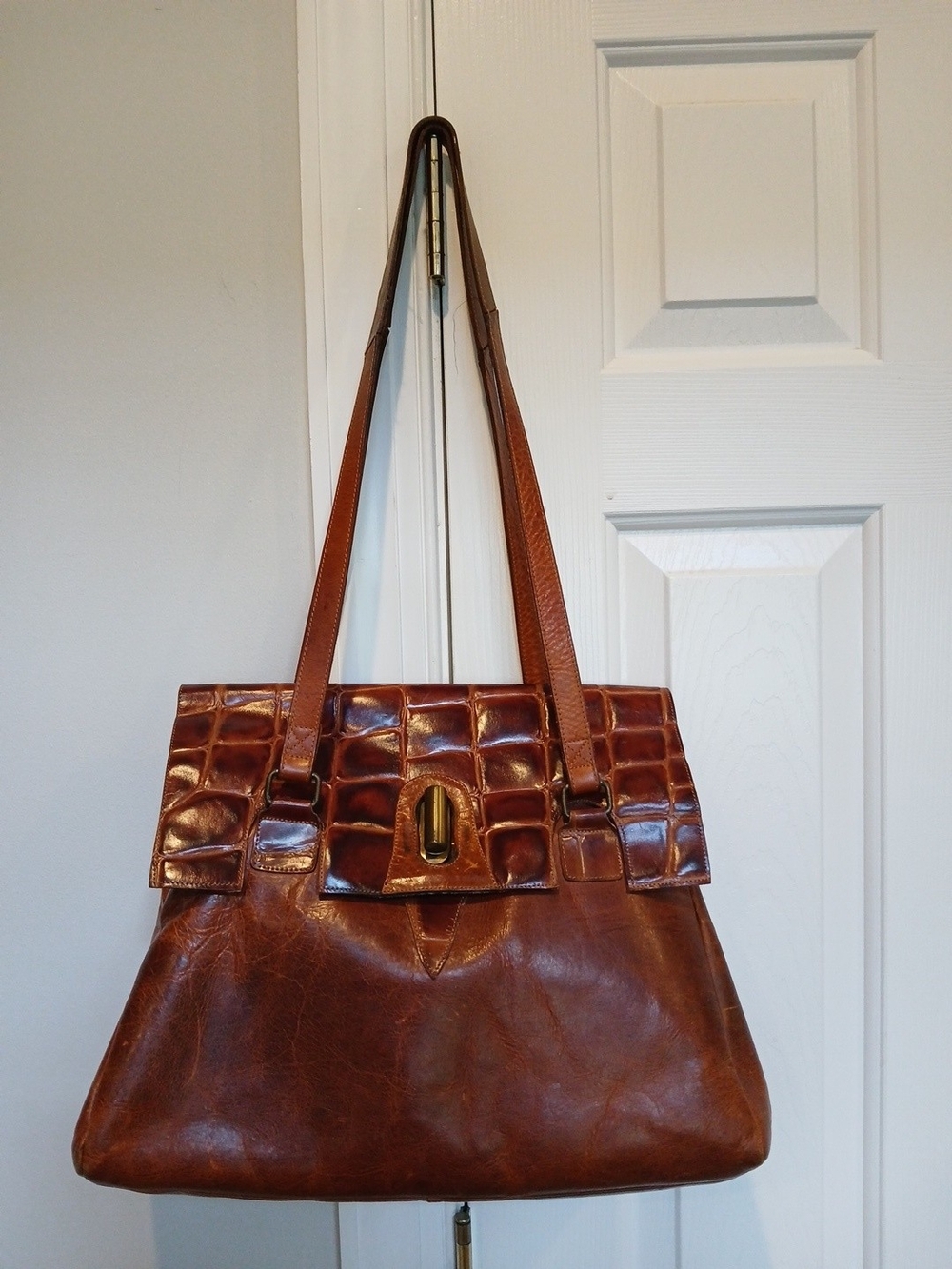 Brown Croc-Accent Shoulder Bag for Women Purse Turn Lock